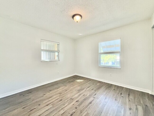 Building Photo - 6420 S Adelia Ave