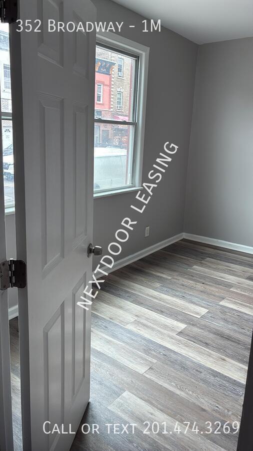 Building Photo - 352 Broadway-1M