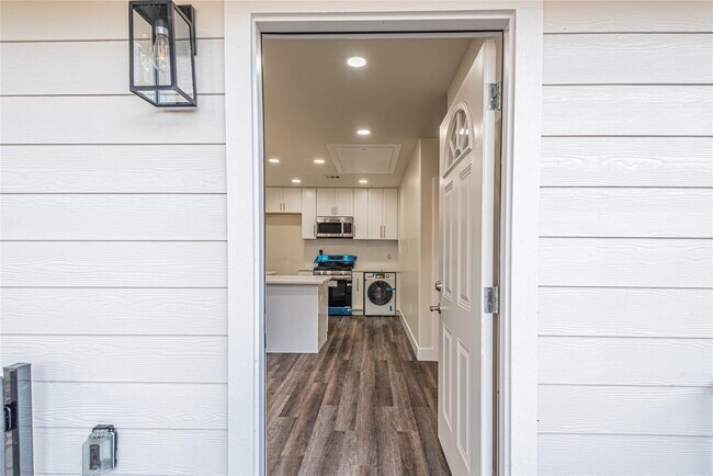 Building Photo - 6003 De Moss Dr