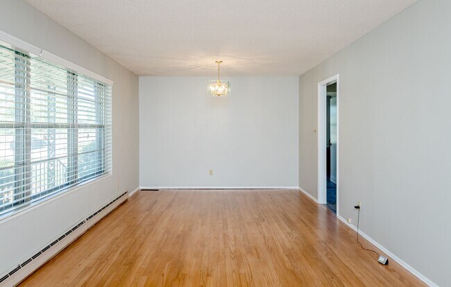 Building Photo - 240 Maywood Dr