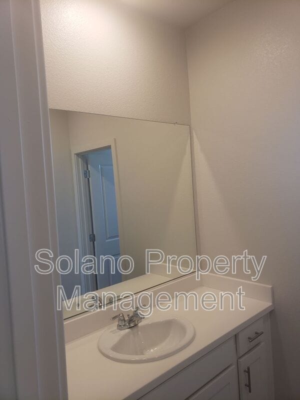 Building Photo - 2940 Sugar Pne St