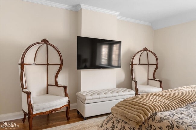 Building Photo - 476 St Clair Ave