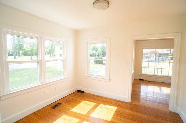 Building Photo - 1114 8th Ave