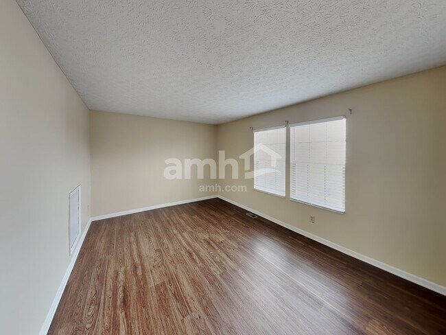 Building Photo - 742 Keltoncrest Dr