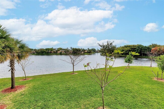 Building Photo - 9785 Nob Hill Ct