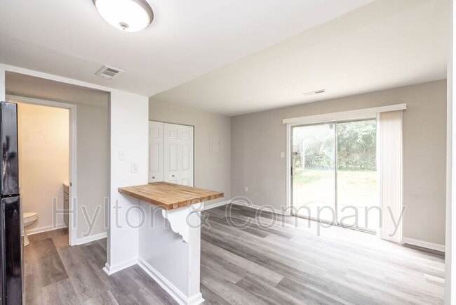 Building Photo - 3231 Hunters Mill Dr