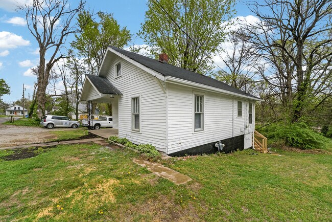 Building Photo - 225 Sunset Ave