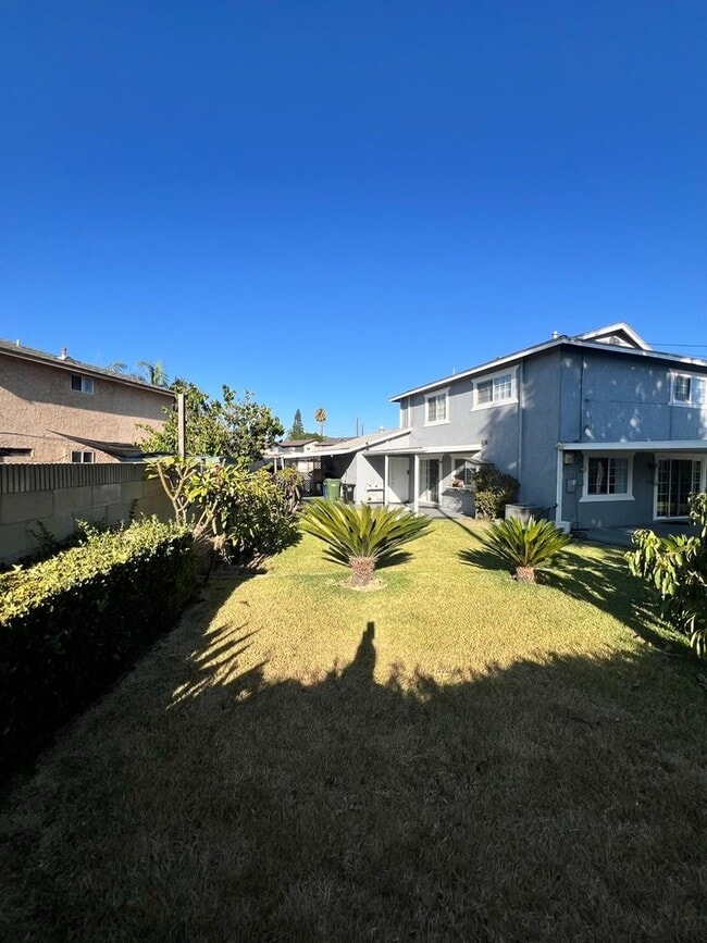 Building Photo - Spacious 2-Story House in Whittier