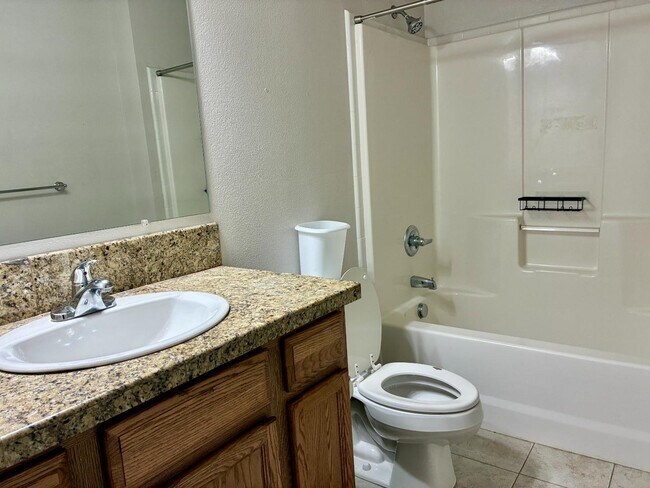 Building Photo - 1009 Forrest Dr