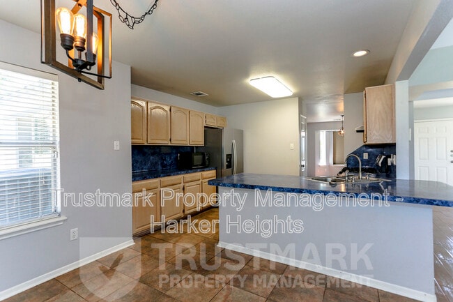 Building Photo - 320 Armadillo Ln