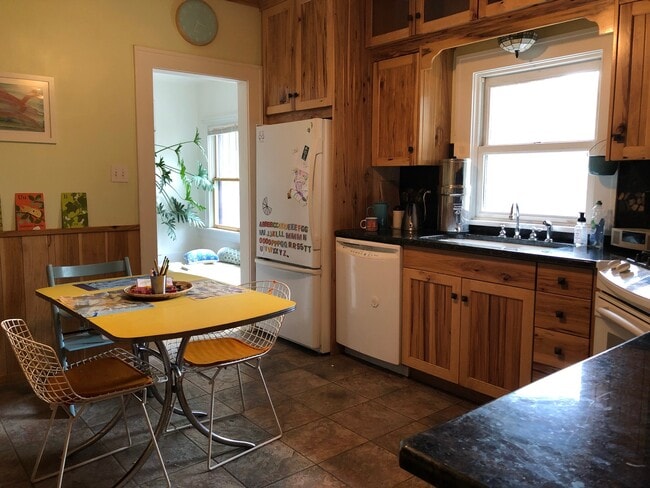 Building Photo - 1209 W Mountain Ave