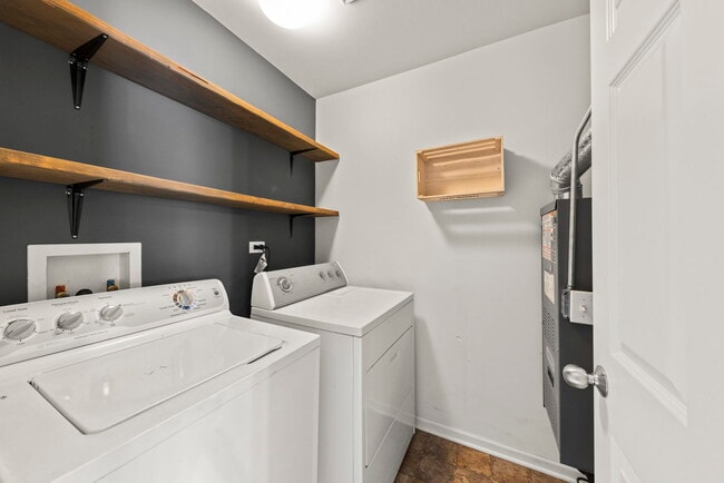 Building Photo - 129 Springbrook Trail S