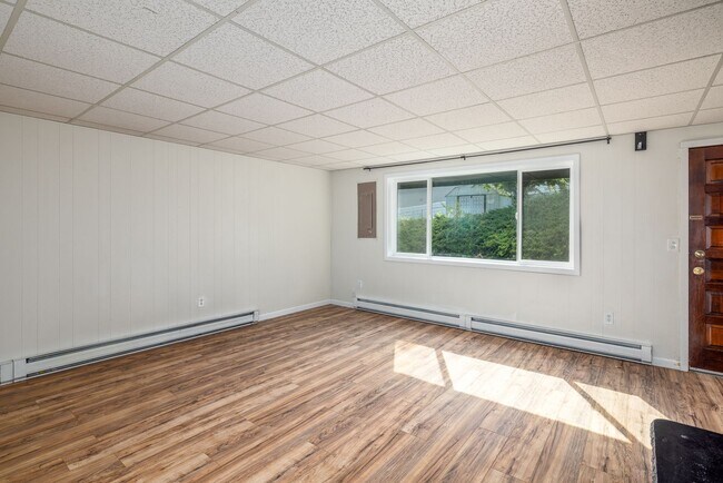 Building Photo - 603-605.5-6055 N Virginia Rd