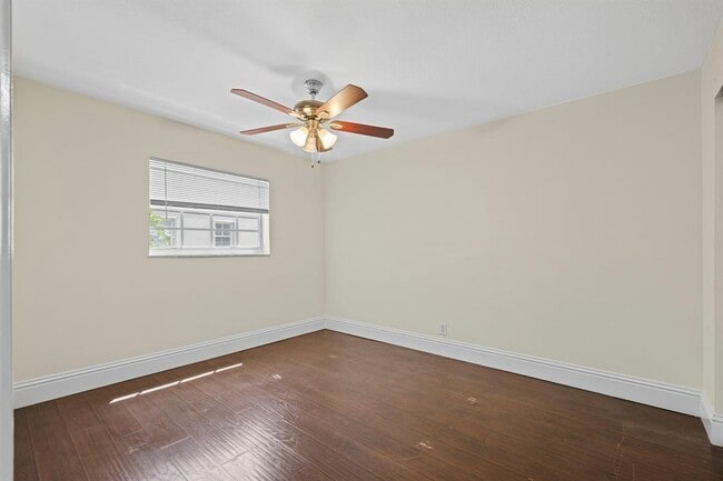 Building Photo - 3057 NW 103rd Ln