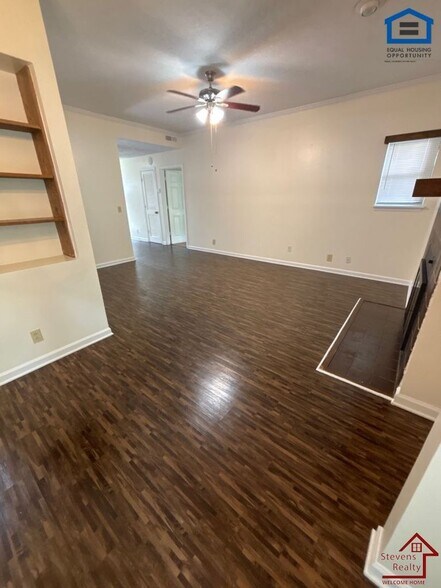 Building Photo - 419 Oriole Dr