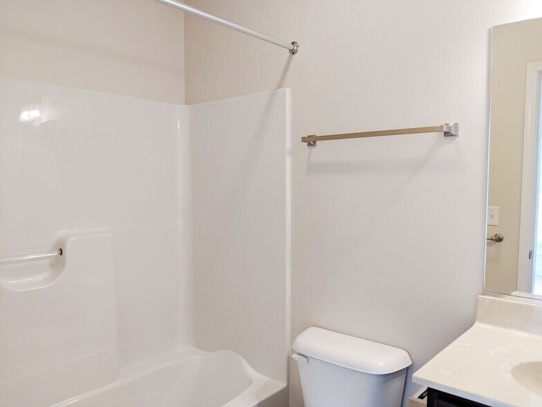 Building Photo - Sixth &amp; Washington