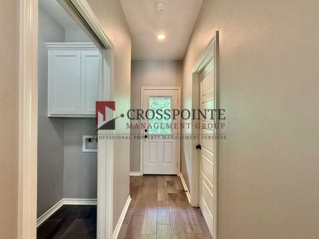 Building Photo - Tour Today! 2 bedroom 2 bathroom duplex in Tyler!