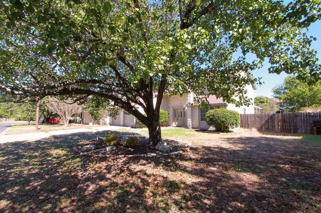 Building Photo - Updated 4 Bedroom • 2.5 Bath • West Round Rock • Downstairs Primary Suite • Two Living Areas • La...