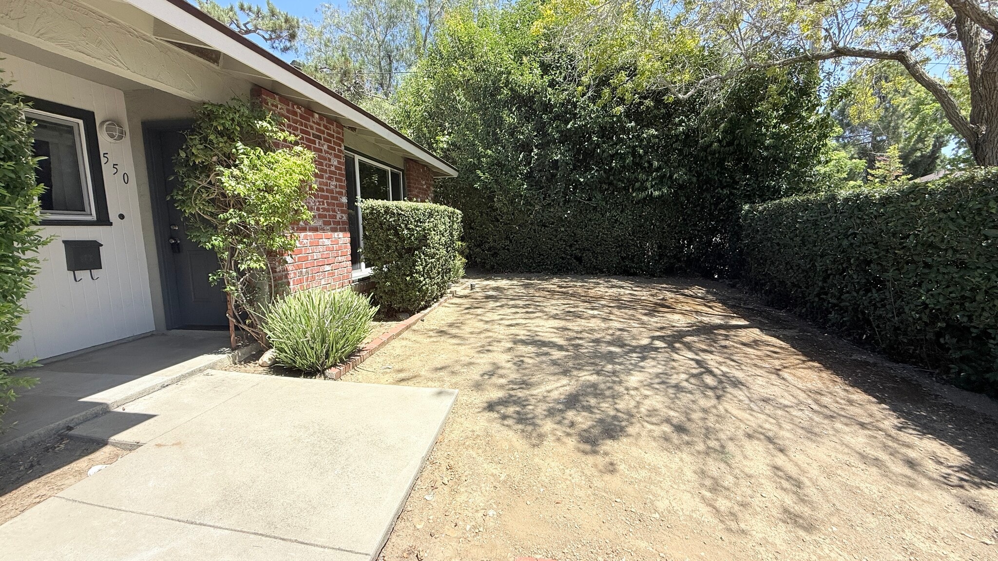 Building Photo - 550 Highland Dr