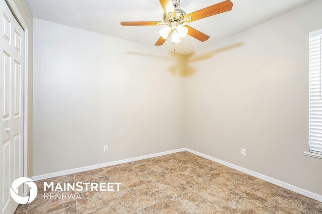 Building Photo - 13 43rd Ct