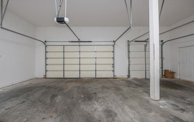 Building Photo - 3873 King Edward Trail SW