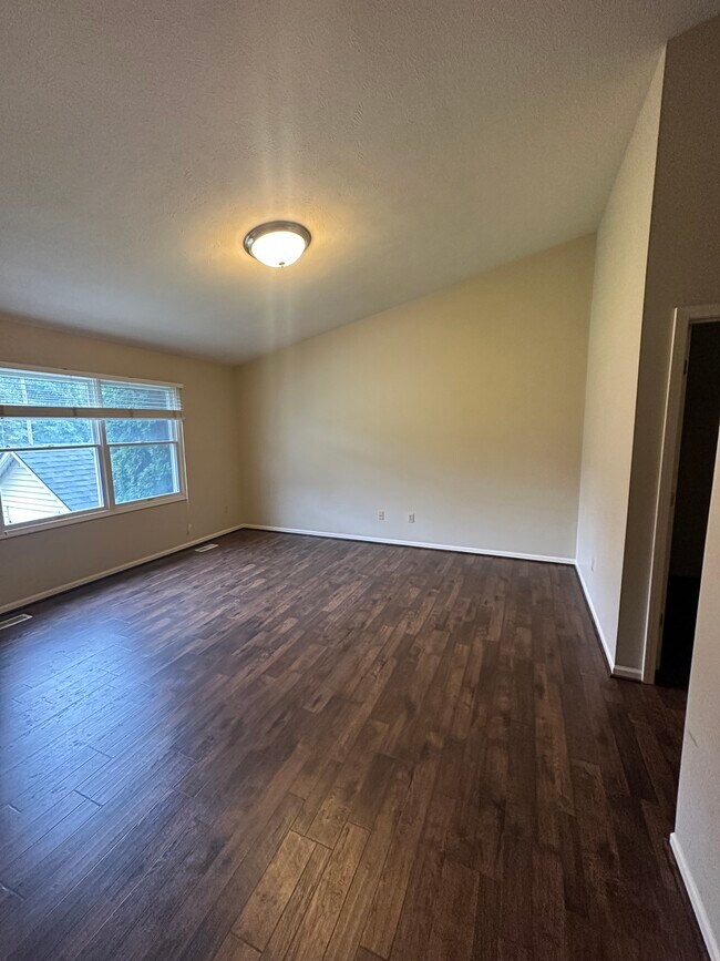 Building Photo - 4934 Claredon Pl