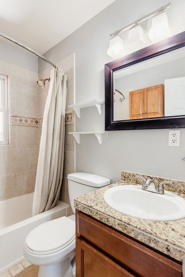 Building Photo - $0 DEPOSIT OPTION. 3BED/1BATH WITH ONE CAR GARAGE NEAR ANSCHUTZ MEDICAL CAMPUS