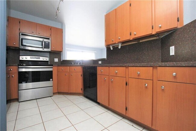 Building Photo - 3413 NW 44th St