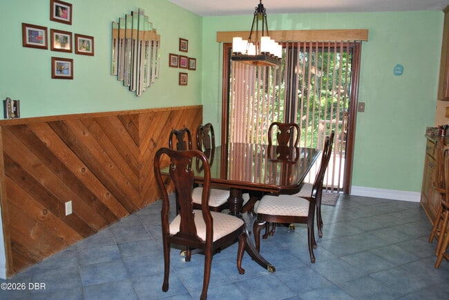 Building Photo - 5590 Lancewood Cir S
