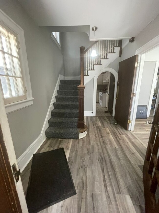 Building Photo - 725 Church St