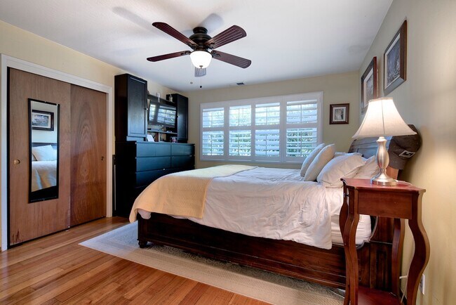 Building Photo - 595 Tanbark Terrace