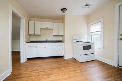 Building Photo - 164 Cedar Hill Ave
