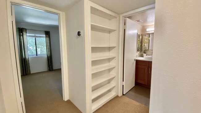 Building Photo - 5125 E Waverly Dr