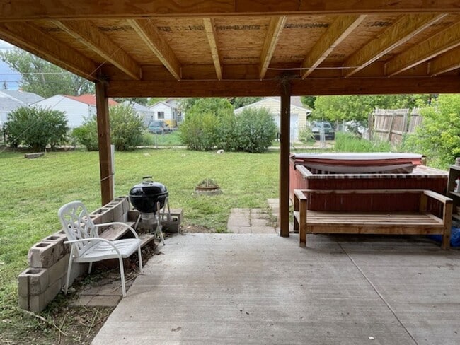 Building Photo - House For Lease
