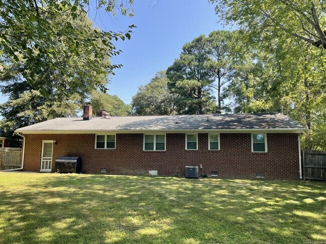 Building Photo - 107 Caran Rd