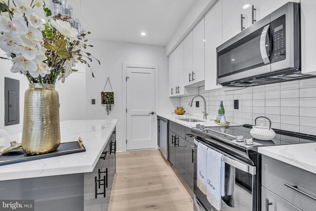 Building Photo - 1103 Fern St NW