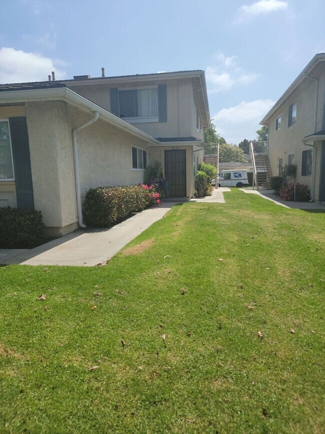 Building Photo - Marina Village Penthouse garage & all gas appliances