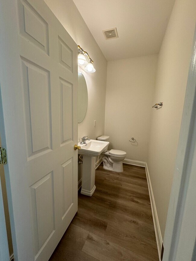 First floor bathroom - 2488 Ryerson Ct