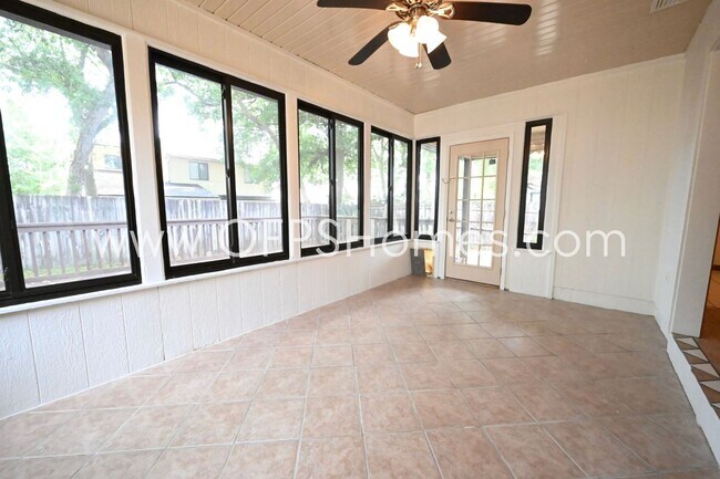 Building Photo - Ranch Style Home in Niceville