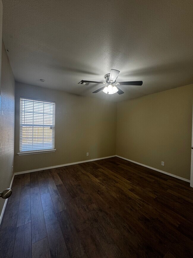 Building Photo - 14724 S Fern Pl