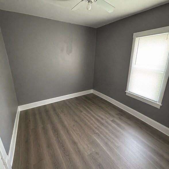 Building Photo - 2814 E 118th St