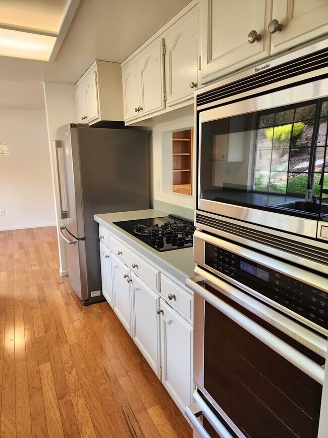 Building Photo - "Must See" House in Oakmont w/beautiful vi...