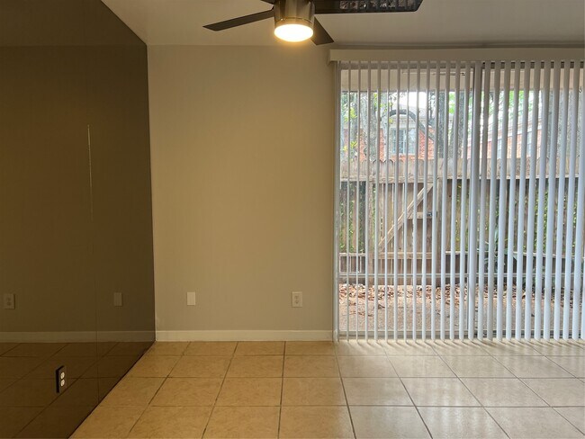 Building Photo - 2824 Briarhurst Dr