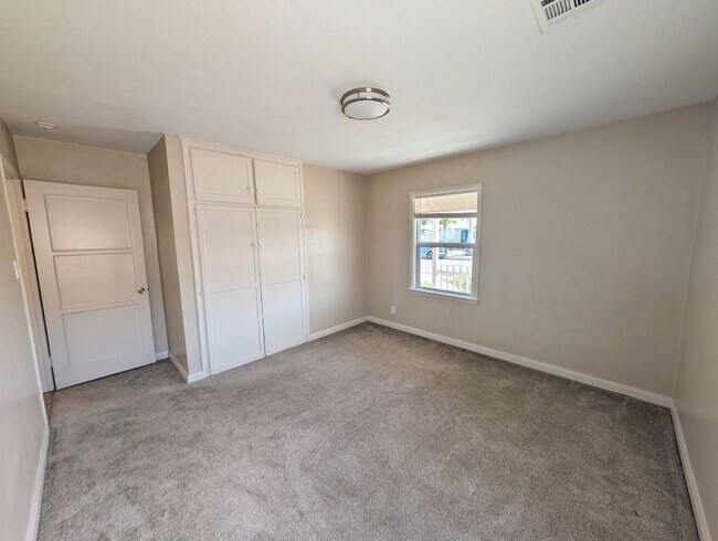 Building Photo - 4829 Gundry Ave