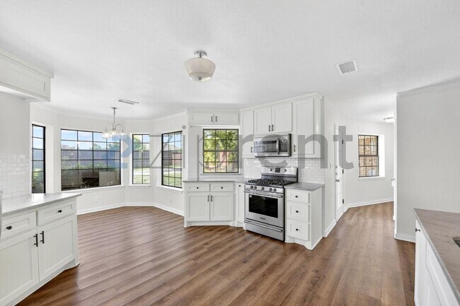 Building Photo - 3901 High Rd