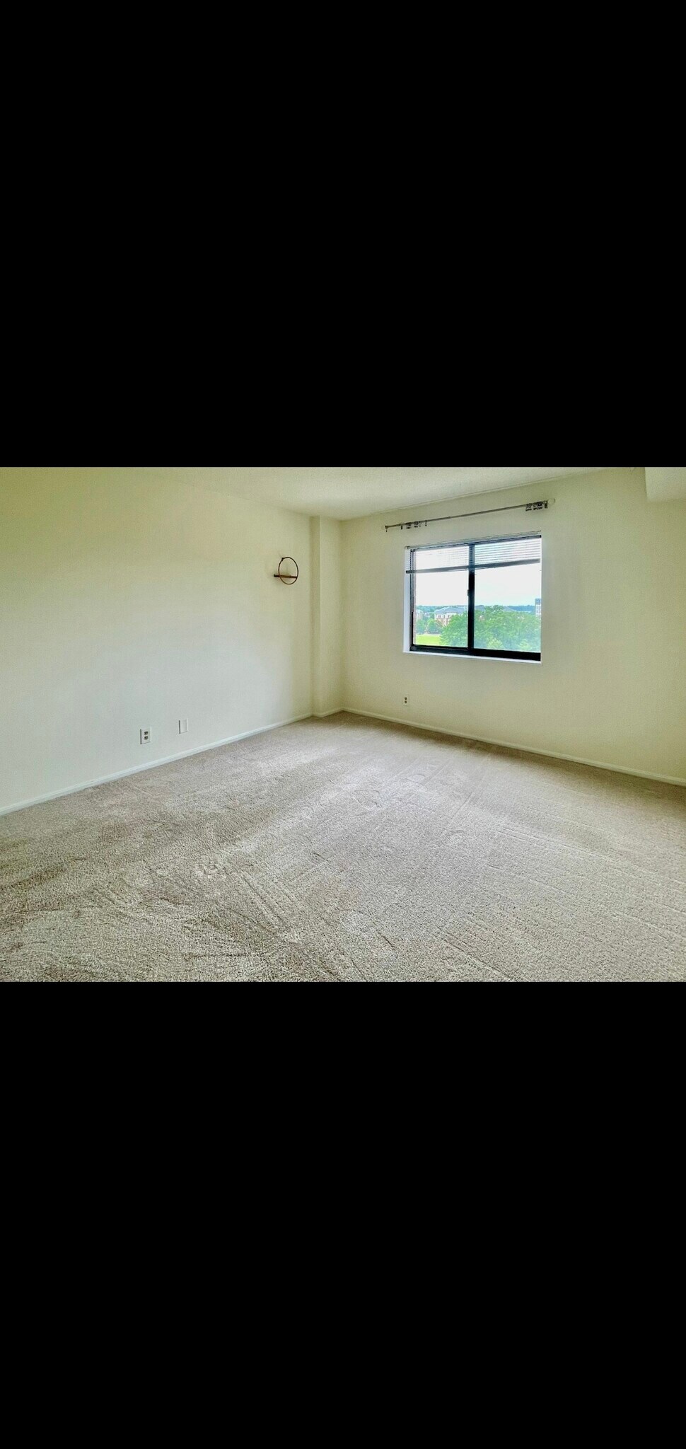 Building Photo - 5901 Mount Eagle Dr