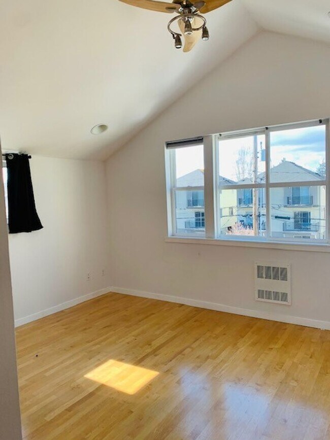 Building Photo - FAIRYTALE OF 2446 LLC ALKI