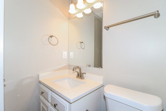 Building Photo - 7733 Deerfield Trce