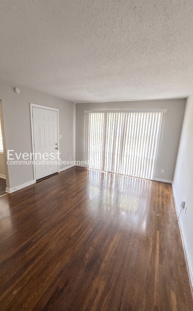 Building Photo - 224 13th Ave NE