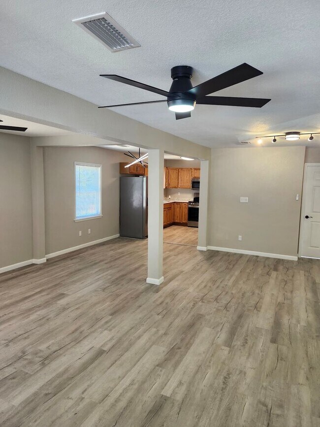 Building Photo - 509 Famcee Ave